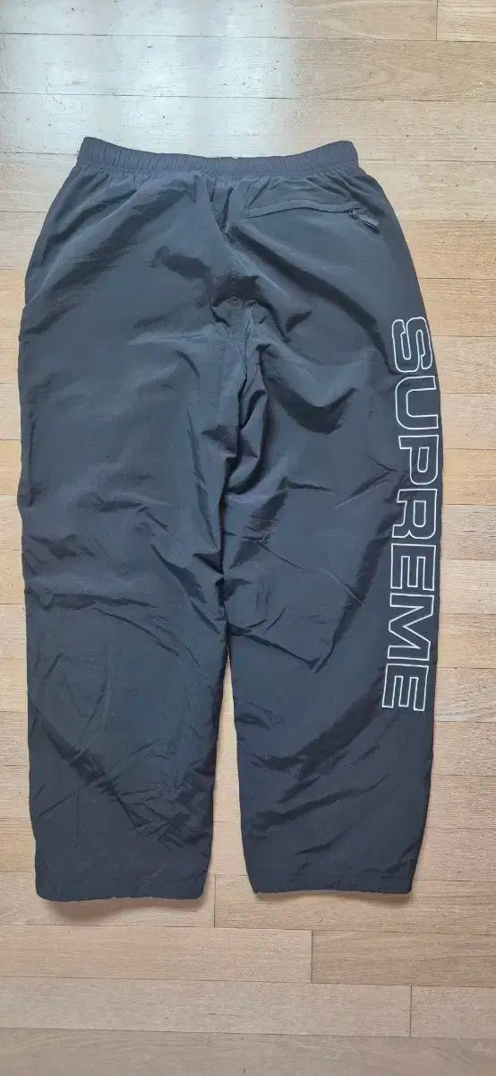 M シュプリーム Supreme Spellout 刺繍 トラック パンツ 24 FW