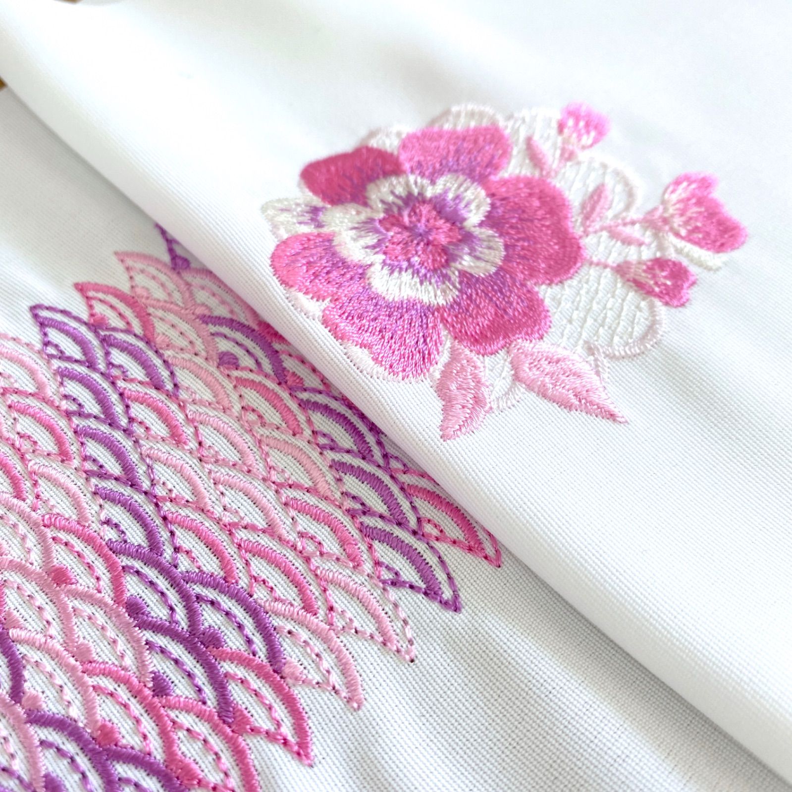 ☘️訳有り*淡い小豆色×人形 簪柄*長襦袢*高級刺繍の半襟付き*青山の呉服屋仕立 ☘️訳有り*淡い小豆色×人形 簪柄*長襦袢*高級刺繍の半襟付き