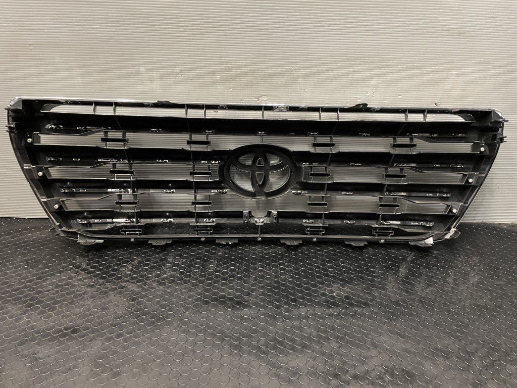 TOYOTA トヨタ ランクル200 後期 純正フロントグリル フロント