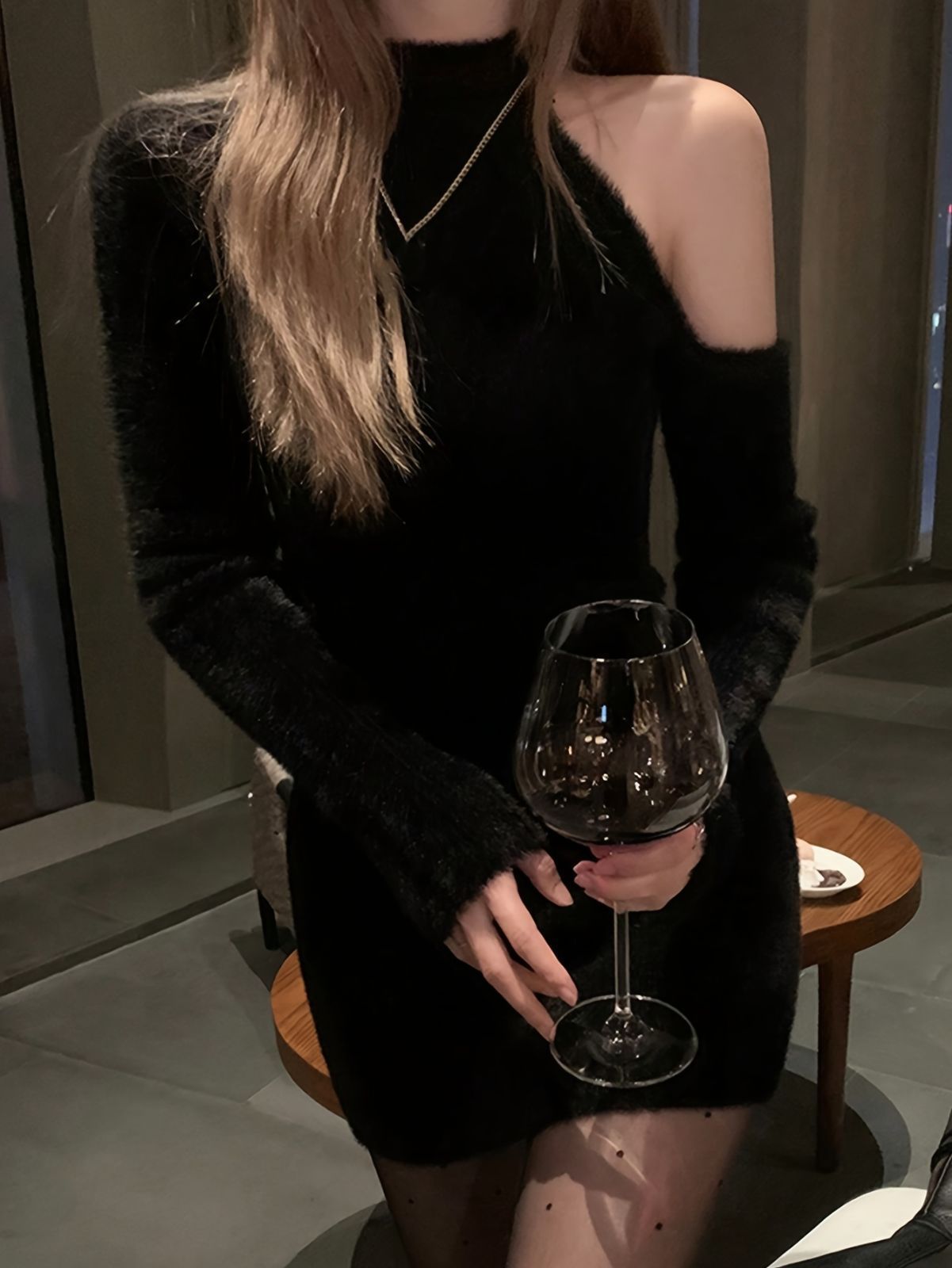 レディース エレガント オフショルダー ロングスリーブドレス - ソリッド ブラック Aライン ボディコンミニスカート 春 秋 カジュアルからイブニングシックまで 万能ファッション ブリーチネック ネックライン テクスチャード素材 感デザイン