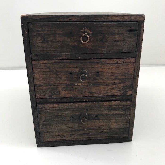 小箪笥三段抽斗【骨董品】高さ約23cm　卓上サイズ 小箪笥三段抽斗【骨董品】高さ約23cm 卓上サイズ - メルカリ