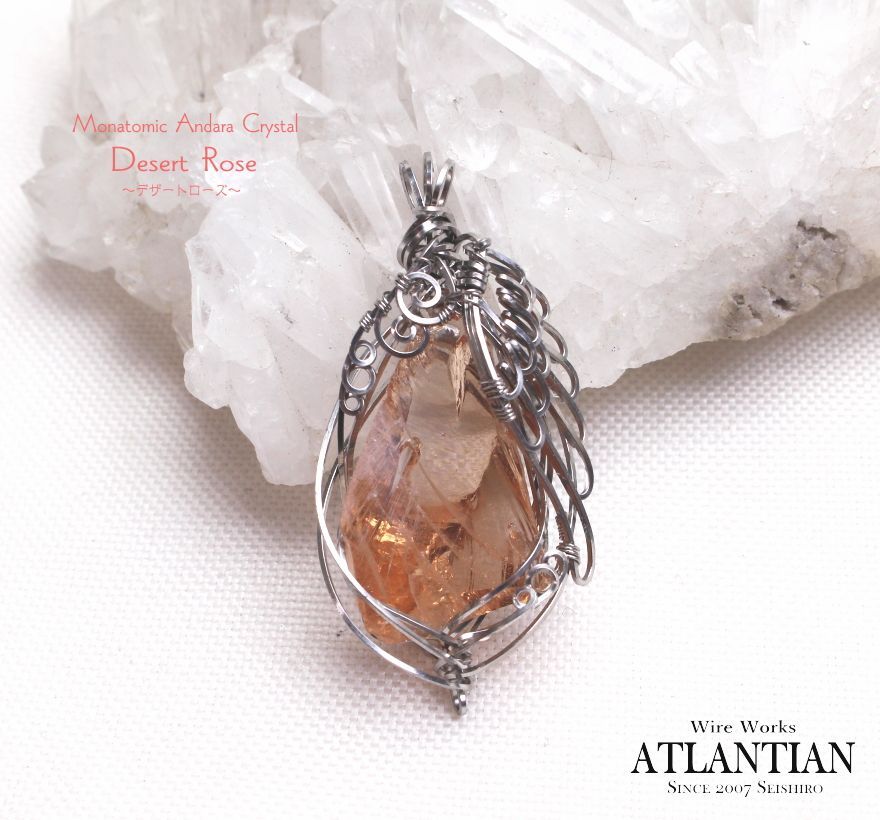 シエラネバダ産アンダラクリスタル ～ デザートローズ 片翼モチーフペンダントトップ SUS316Lワイヤー 誠士朗オリジナル