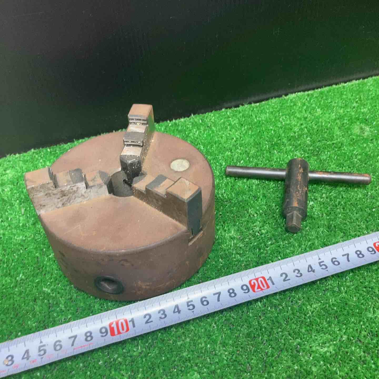 スクロールチャック 刃物台