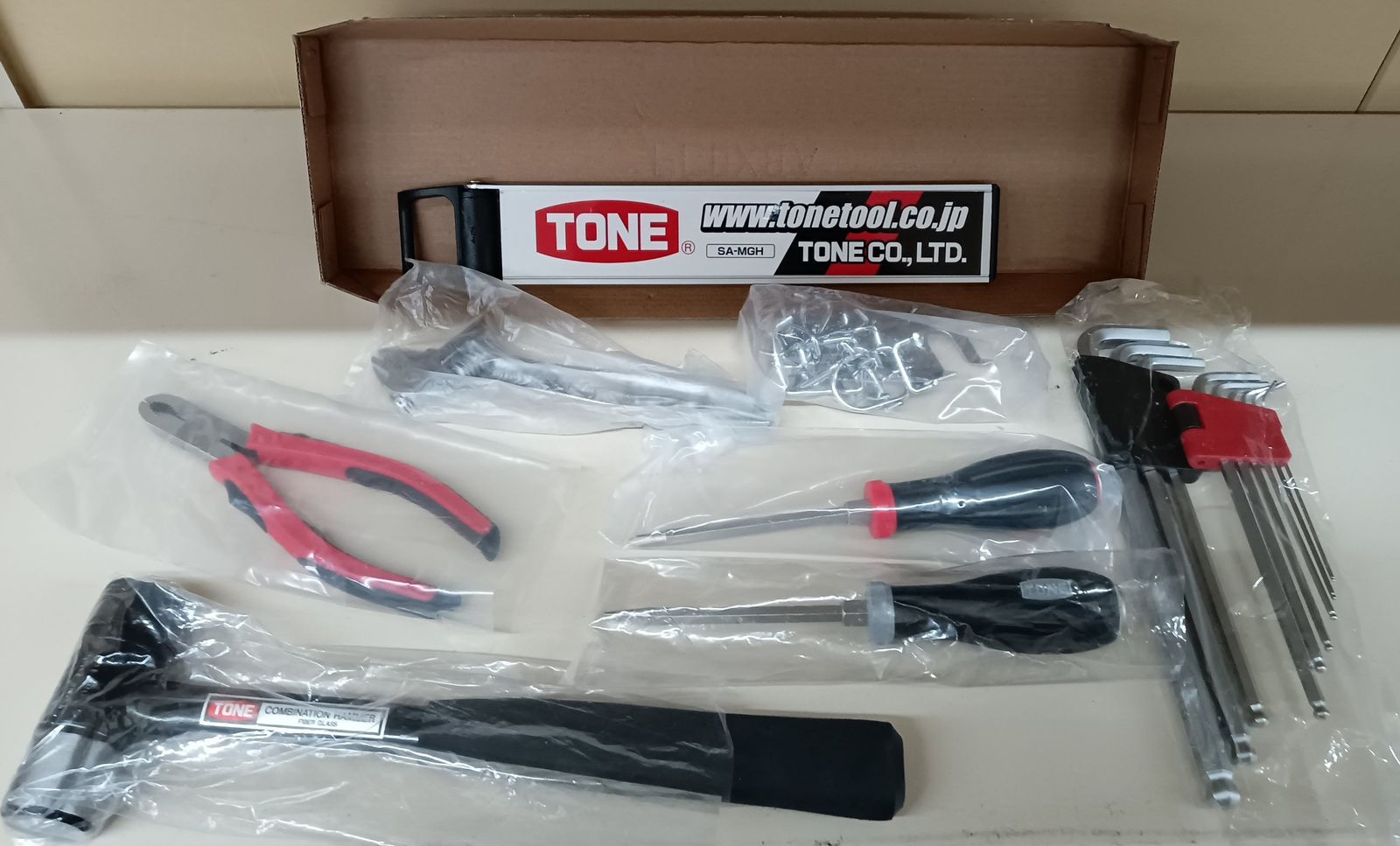 TONE トネ サービスボード & ツールセット 壁掛けパンチングボード 工具8種16点セット 強力ニッパ、取扱説明書欠品 R2212-092 -  メルカリ