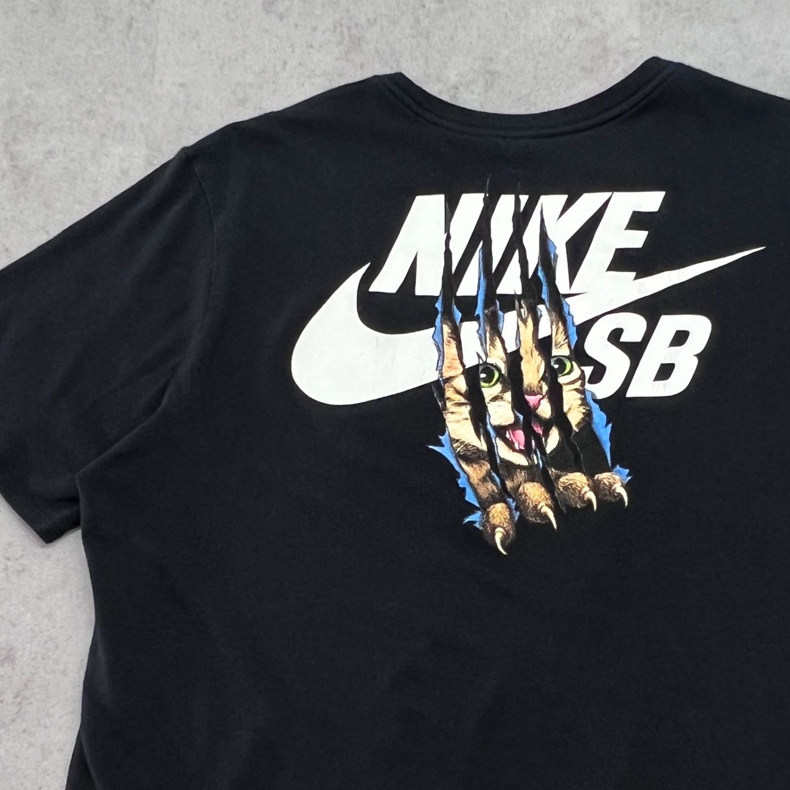 レアデザイン かわいい猫 NIKE SB 爪痕 バックプリント トップス