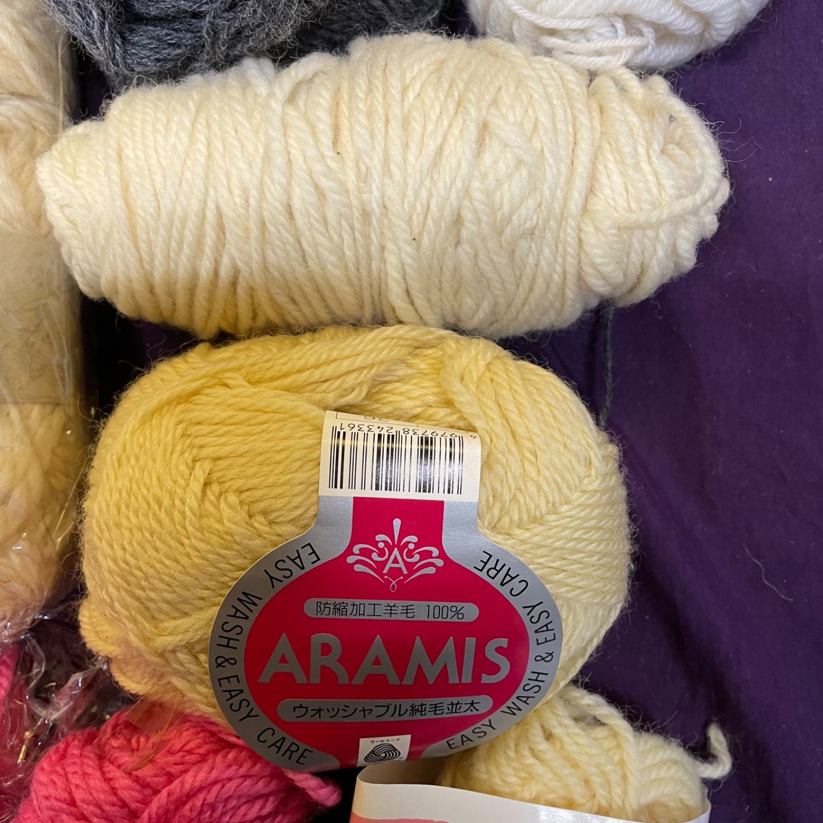 ケイト　まとめうり　100個以上 毛糸 大量 まとめ売り 白・ピンク多め - メルカリ