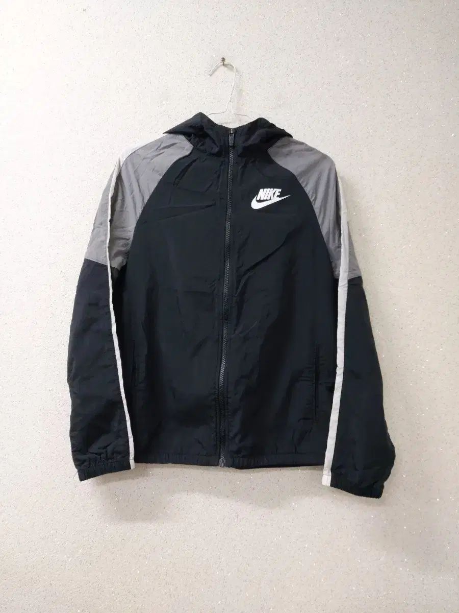 【雷市場（ポンジャン）商品韓国直送】 {1万ウォンヴィンテージ} ( XL ) NIKE(ナイキ) ジュニア フード ウィンドブレーカー