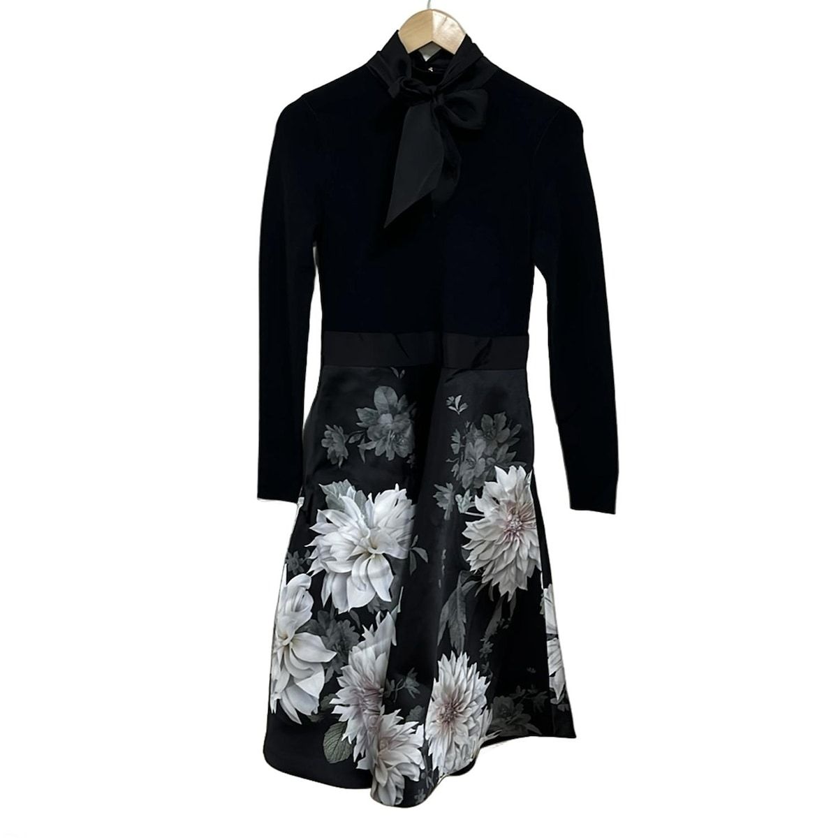 【美品】TED BAKER テッドベーカー 花柄ワンピース ブラック エレガント TED BAKER(テッドベイカー) ワンピース サイズ2 M レディース美