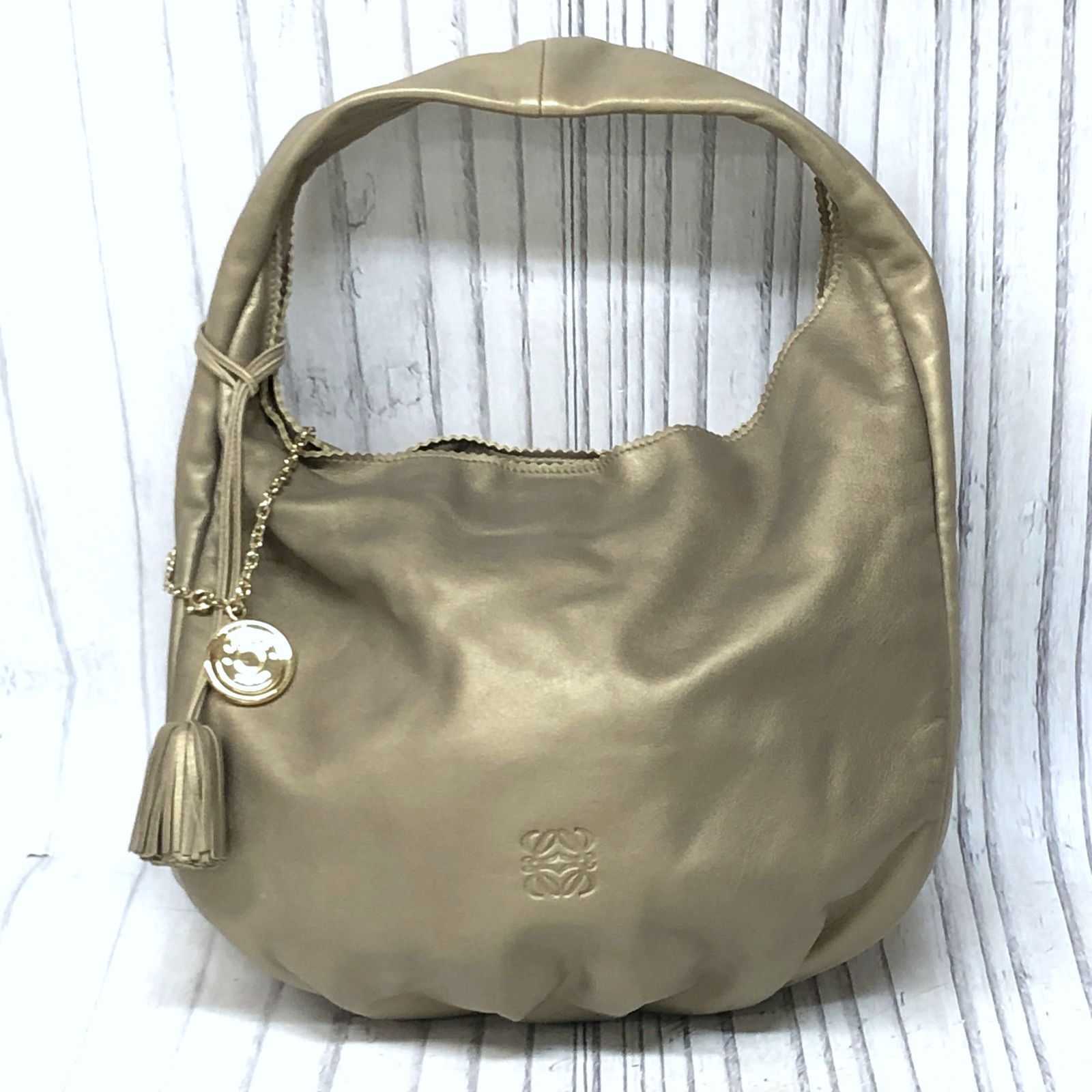 m001 X(80) 美品 ロエベ ヴィエント ワンショルダーバッグ ナッパレザー ゴールド タッセル LOEWE NAPA VIENTO - メルカリ