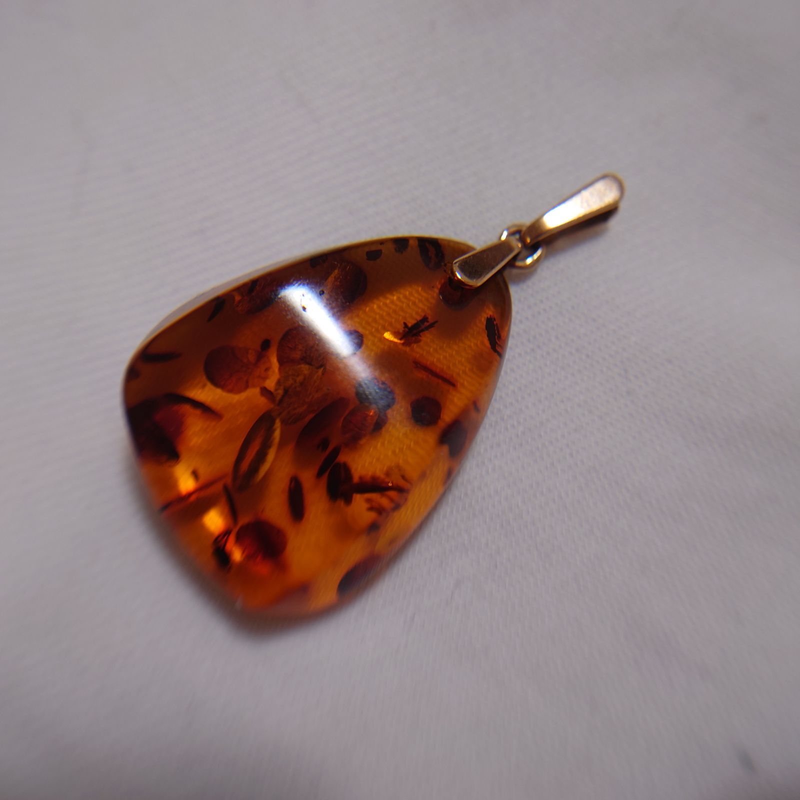 琥珀　ペンダントトップ　583刻印 K18刻印 583刻印 本琥珀ネックレストップ2点15g トヒチサ - メルカリ