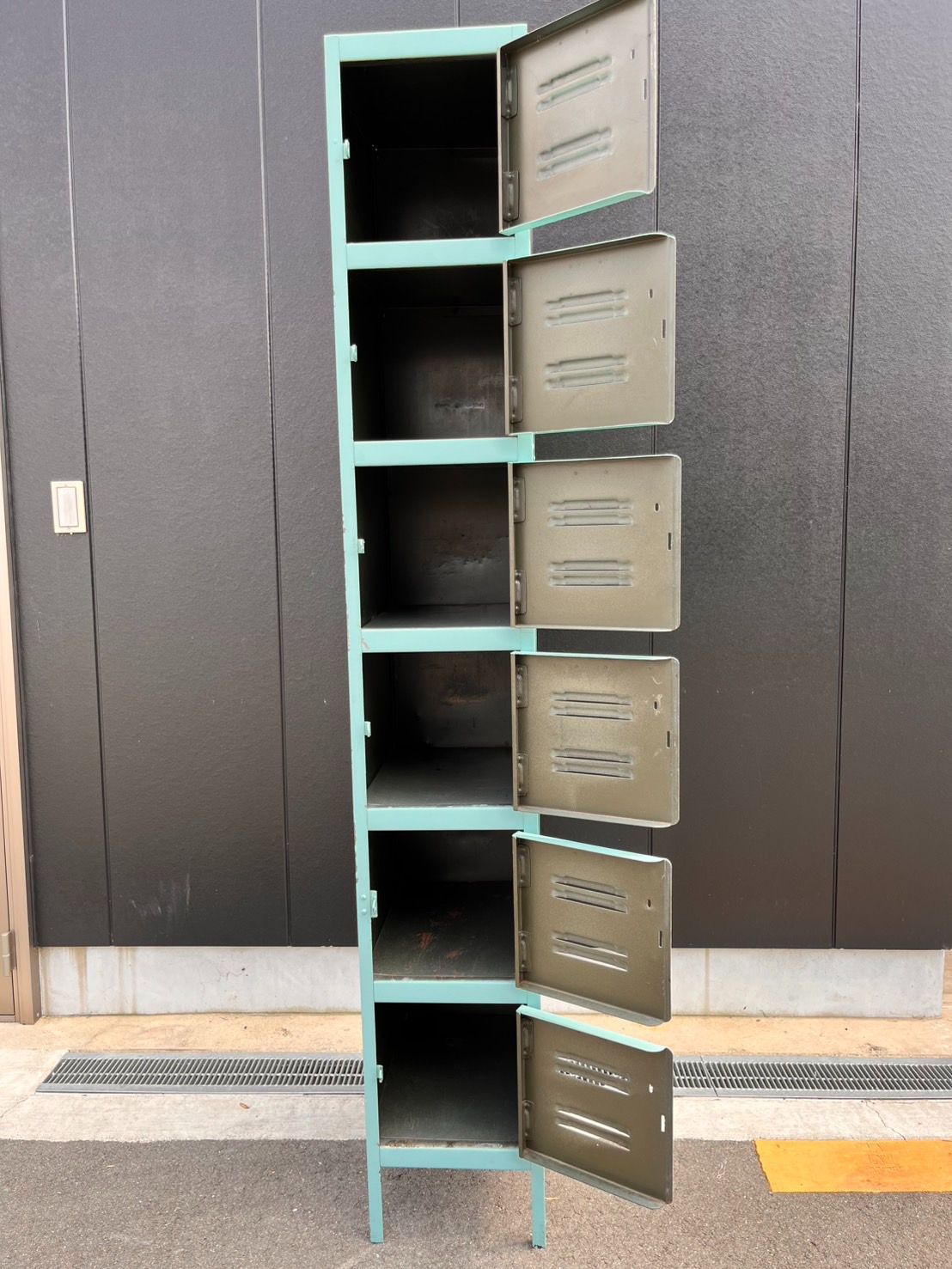 All Steel 社 のヴィンテージスチールロッカー