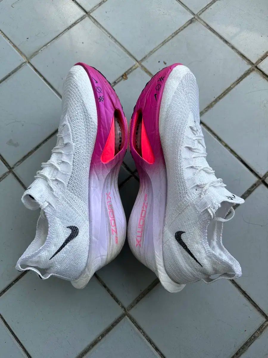 NIKE(ナイキ) アルファフライ 3 ハイパーピンク - メルカリ NIKE(ナイキ) アルファフライ 3 ハイパーピンク - メルカリ