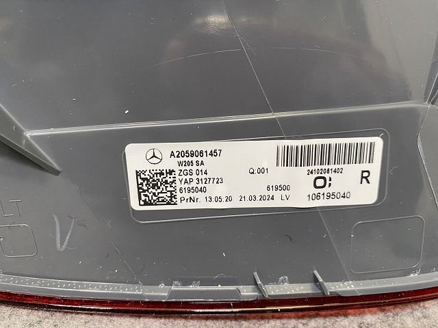 新品!Cクラス W205 純正 右 テールランプ/ライト/レンズ LED