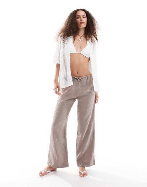 【送料無料】 モンキ レディース カジュアルパンツ ボトムス Monki wide leg pull-on textured pants in brown Brown