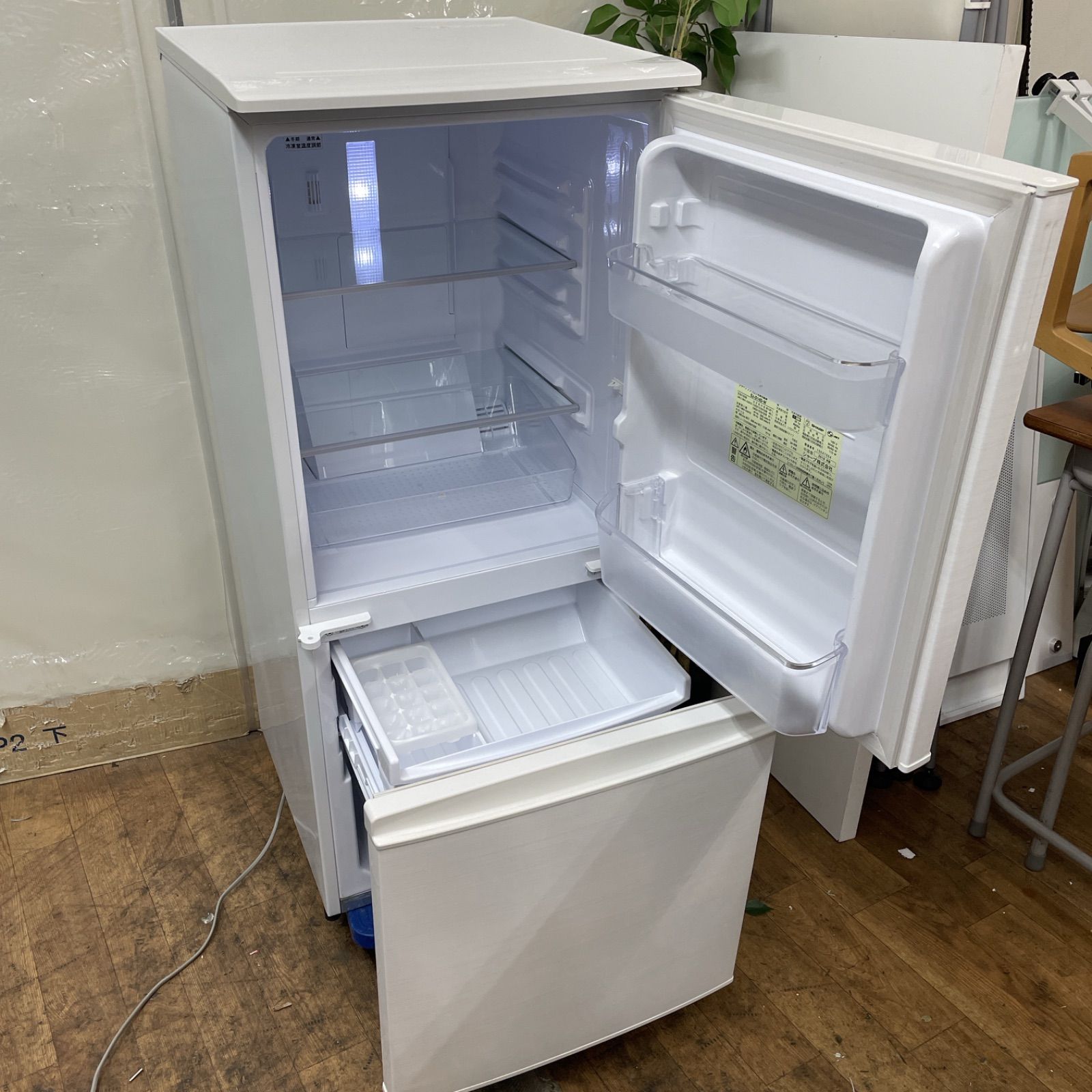 シャープ 【軒先渡し】つけかえどっちもドア 179L 2ドア冷蔵庫