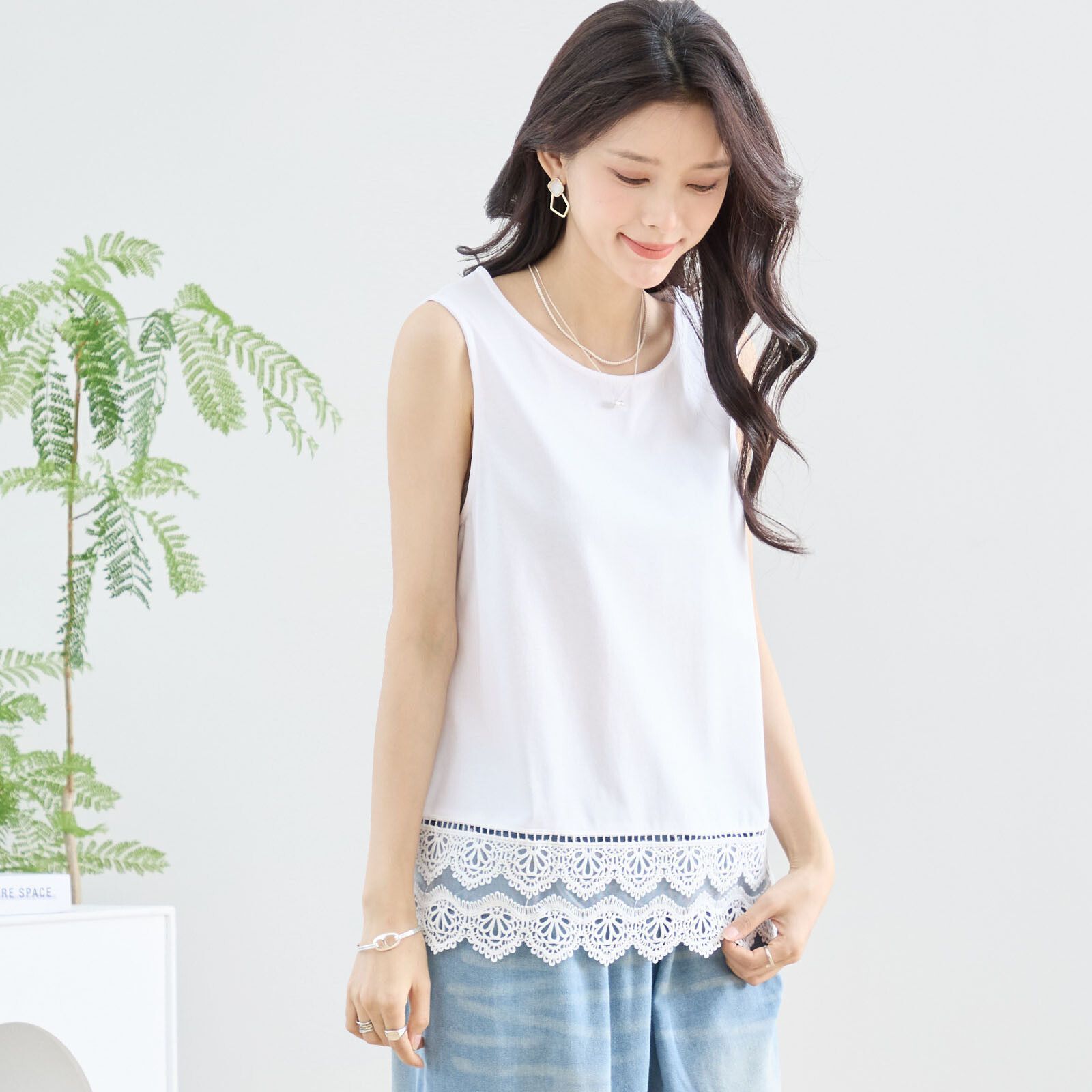 福袋安いいね半額ストア 新入荷】【新品】【送料込】TRUBE【2025新作】【M〜L】裾 シャツ+ブラウス(半袖+袖なし)
