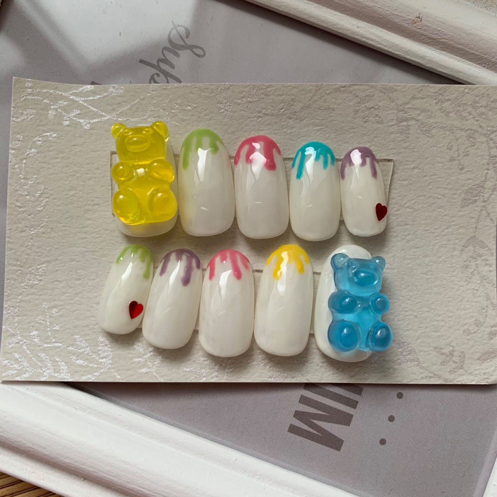 メルカリshops ネイルチップ くまネイル カラフル ハリボーネイル 現品