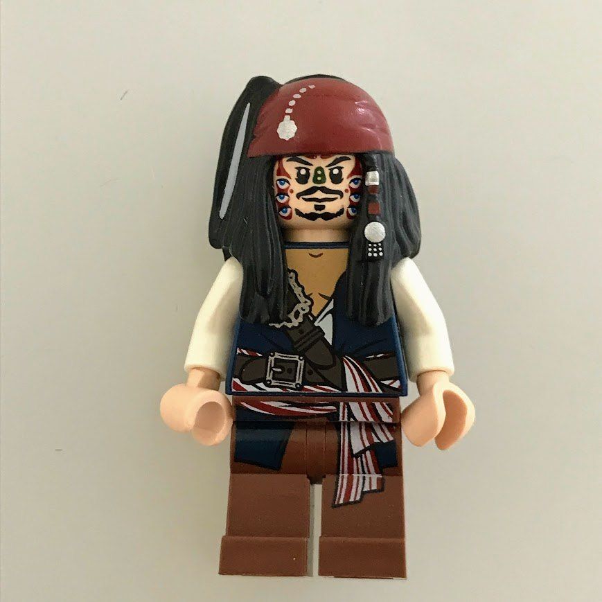 送料無料カリビアンミニフィギュアのジャック・スパロウレゴパイレーツ並行輸入 [レゴ]LEGO Pirates Of The Caribbean: Captain Jack Sparrow With Tricorne  Minifigure LEG-5204 [並行輸入品]