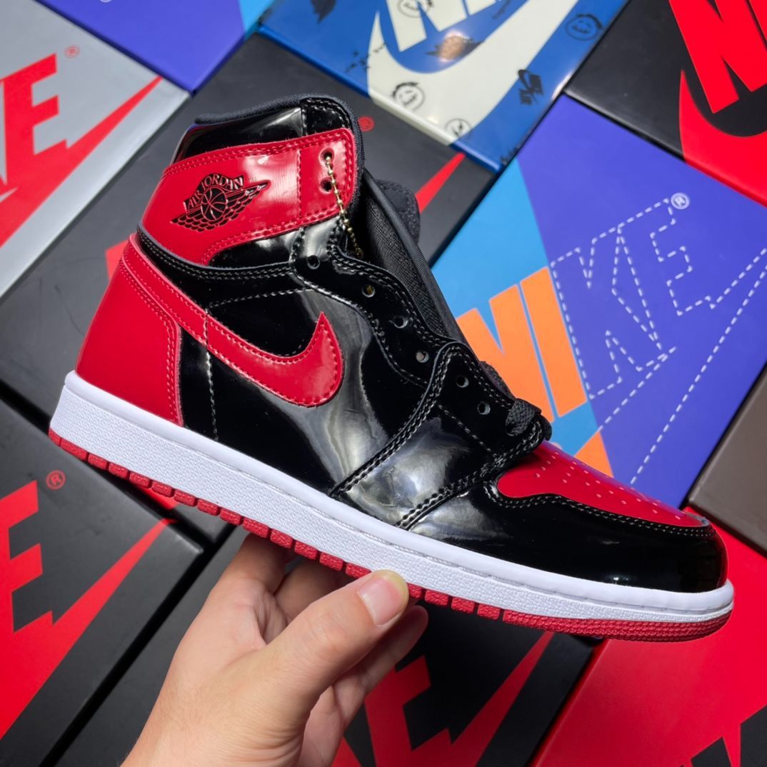 新品 未使用 Nike Air Jordan 1 High OG Patent Bred ナイキ エアジョーダン1 ハイ OG パテント ブレッド  スニーカー 黒/赤い 男女兼用 並行輸入品 - メルカリ