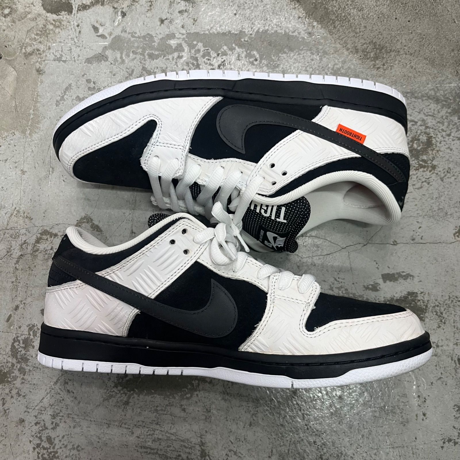 TIGHTBOOTH NIKE SB Dunk Low Pro QS Black and White ダンク 