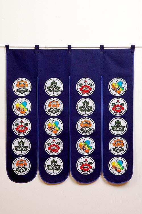 ○【送料無料】日本製・新品・ろうけつ染めのれん（丸紋）150