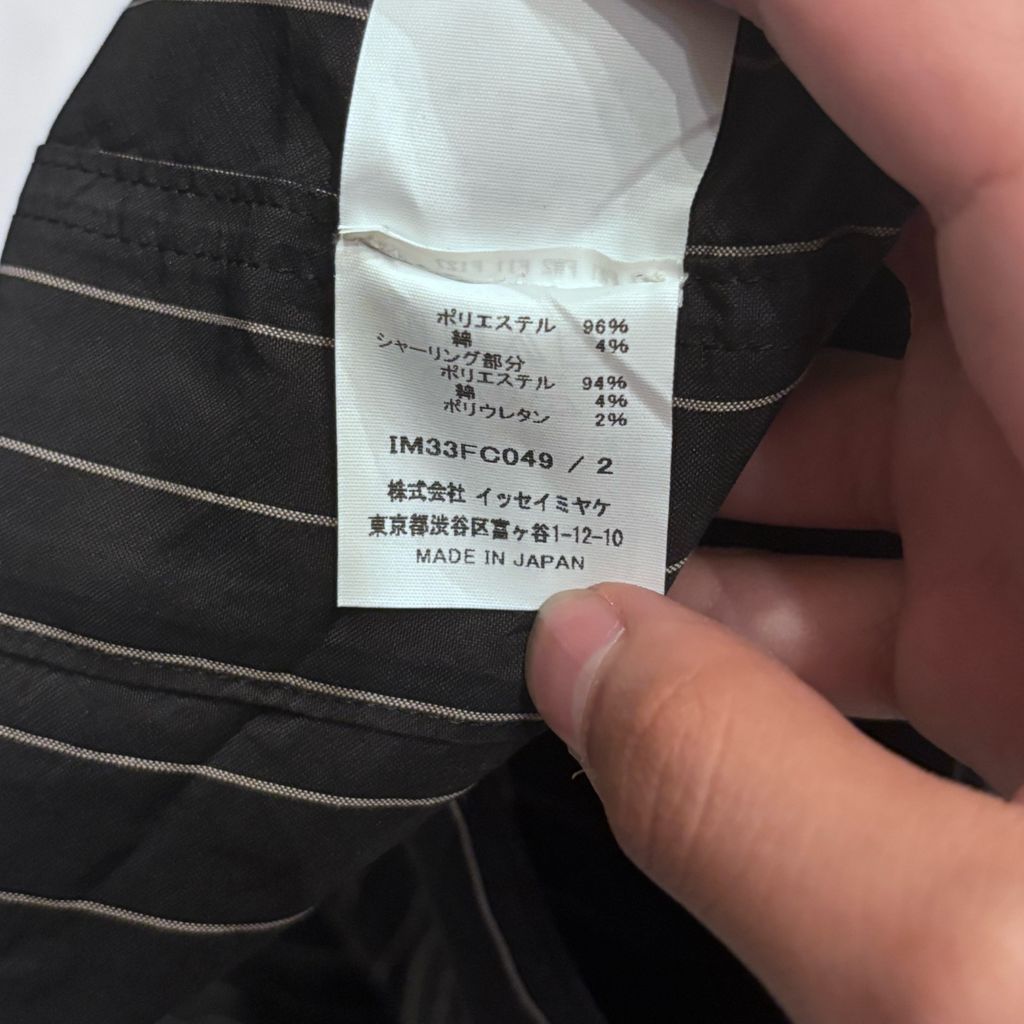 ●ISSEY MIYAKE ブラック変形デザインジャケット・size2新品● イッセイミヤケISSEY MIYAKE 132 5. ポリ箔プリント折り紙