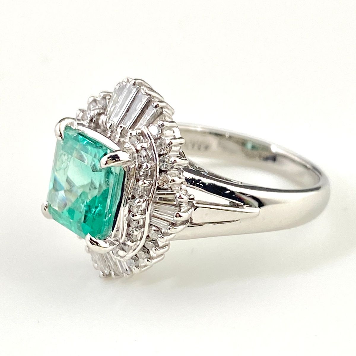 エメラルド デザインリング 8号 Pt900