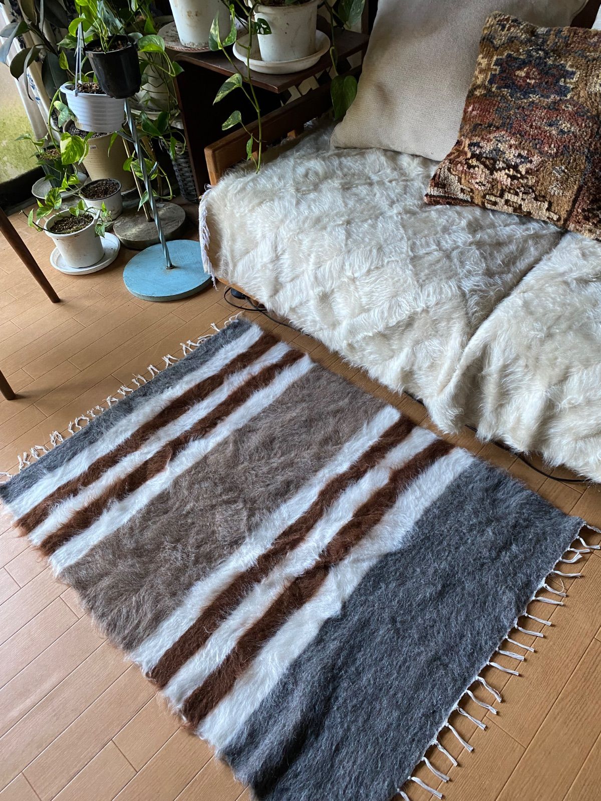 在庫2点のみ 4色のアンゴラヤギのモヘアで織られ手織りの毛布シイルトバッタニィエ