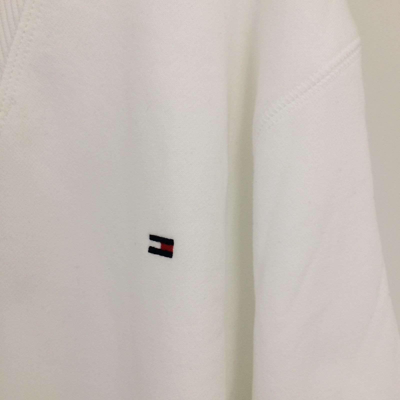 TOMMY HILFIGER トミーヒルフィガー メンズ ロゴ刺繍 V字