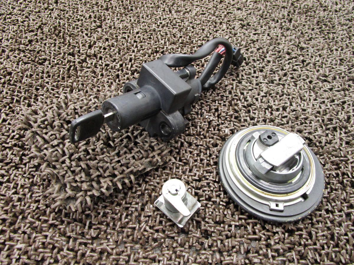 ホーネット250  純正 タンクキャップ キーシリンダー 純正 ホーネット 250キーセット タンクキャップ キーシリンダー キー