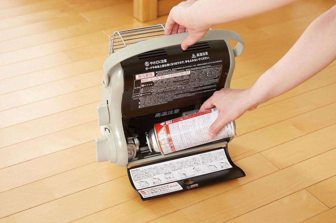 I632 ? 未使用品！ Iwatani カセットガスストーブ CB-STV-MYD3 