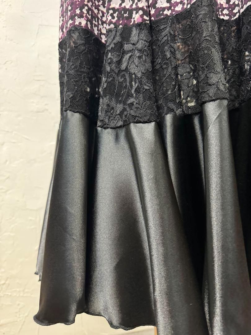 パーティーに！】新品Mサイズ シックパープル×黒ドットツーピース 黒