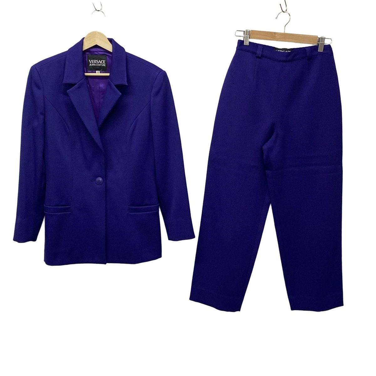 VERSACE JEANS COUTURE ヴェルサーチジーンズ レディースパンツセットアップ レディース - パープル