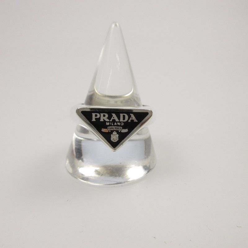 PRADA |