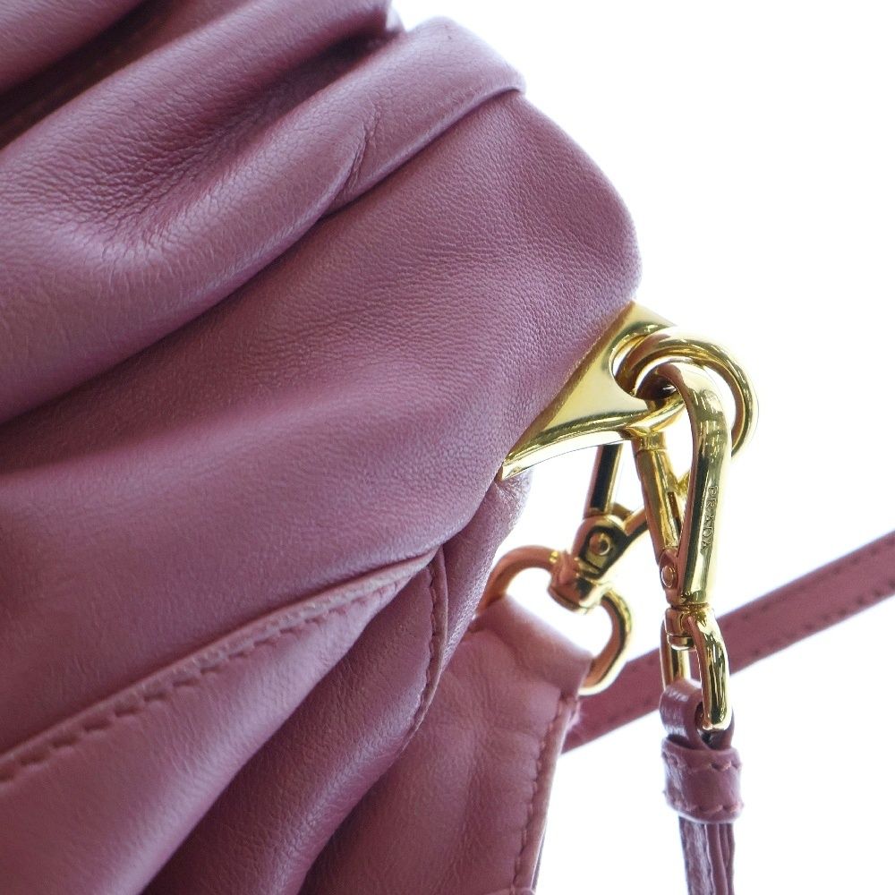 美品　プラダ　レザー　ショルダーバッグ　ピンク　ゴールド金具 PRADA プラダ ハンドバッグ ショルダーバッグ レザー/メタル