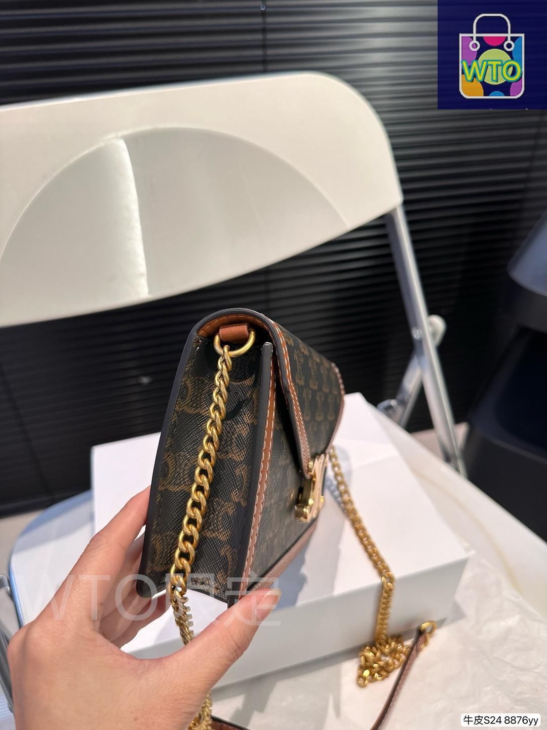 CELINE 上品 ミディアム ローラ 2WAY ショルダーバッグ 黒 LOLA セリーヌバッグ ショルダーバッグ （セリーヌ CELINE バッグ
