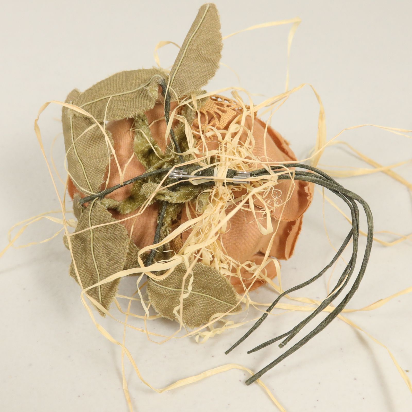 ピンクハウス系？☆コサージュ バラモチーフ レース 藁付き 茎付き