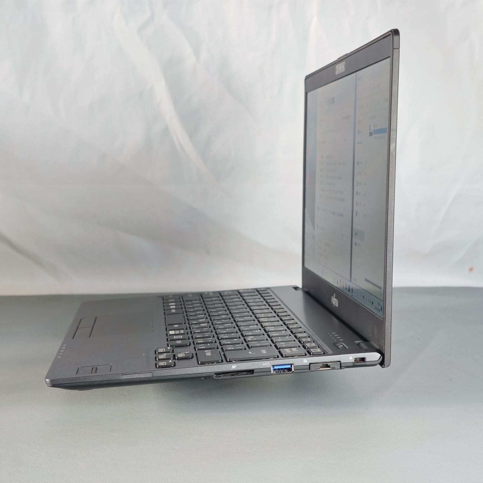 超軽量超薄型富士通 Fujitsu MU937 13.3inch 高解像度1920×1080