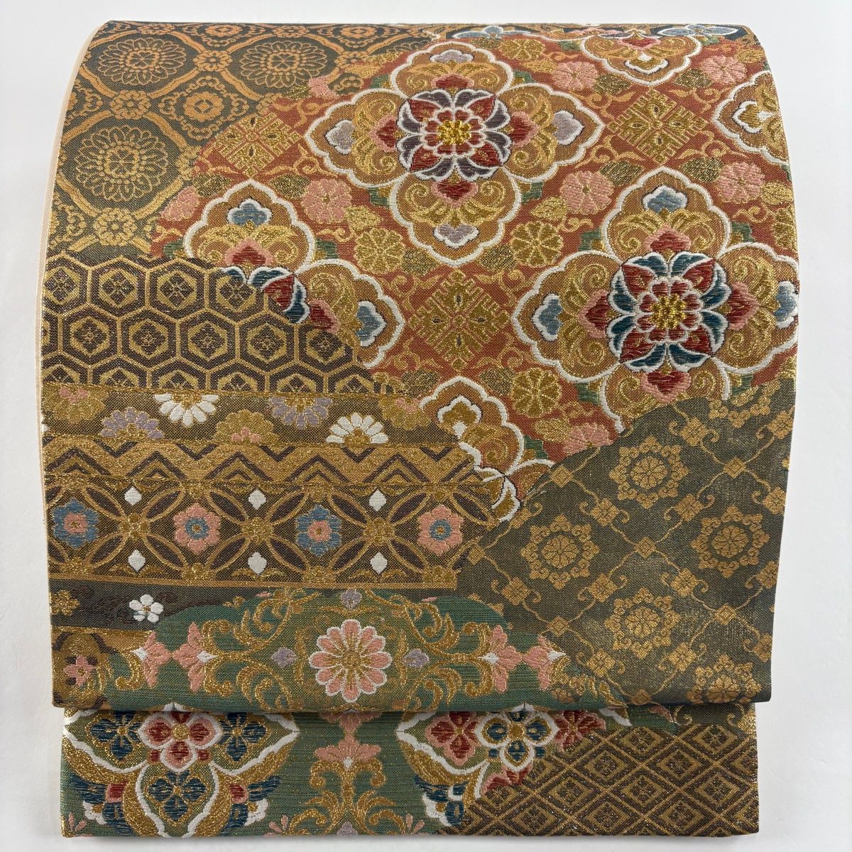 袋帯 美品 名品 華文 有職文様 輪奈織 金糸 茶色 六通 正絹 中古 正絹 唐織 六通柄袋帯 正倉院花文様 色彩の美 引箔 金