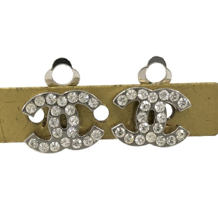 CHANEL イヤリング ココマーク ラインストーン GP シルバー 05V - メルカリ 