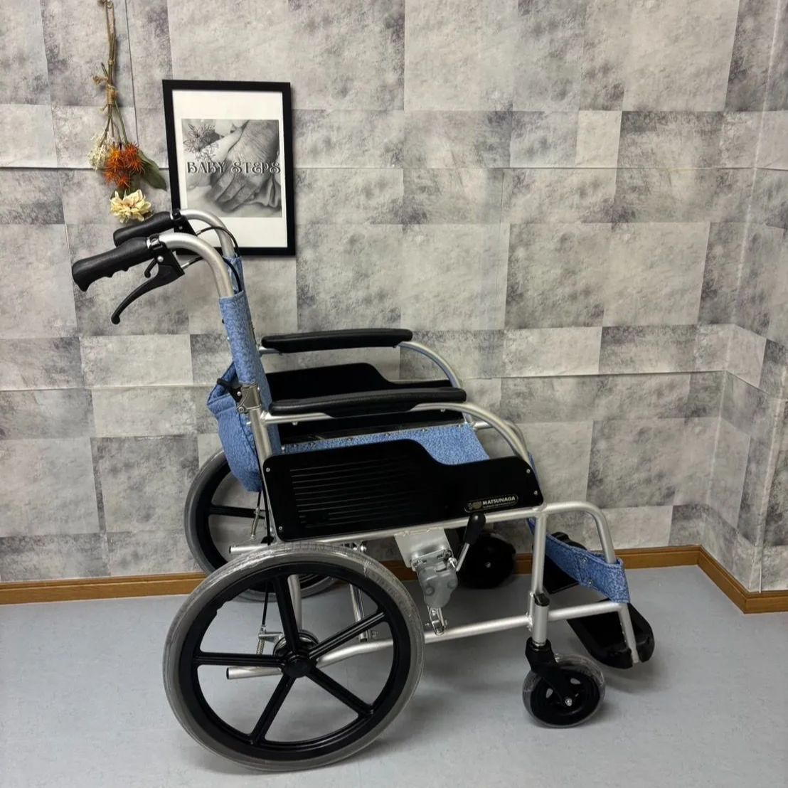 ECO-301 松永製作所 アルミ製介助式車椅子 スタンダードタイプ MATSUNAGA 介助 中古 介護用品　ノーパンクタイヤ ECO-301 松永製作所 アルミ製介助式車椅子 スタンダードタイプ