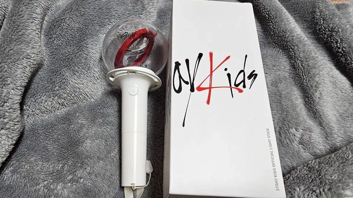 straykids ペンライト＋LeeKnow うちわ straykids ペンライト＋LeeKnow