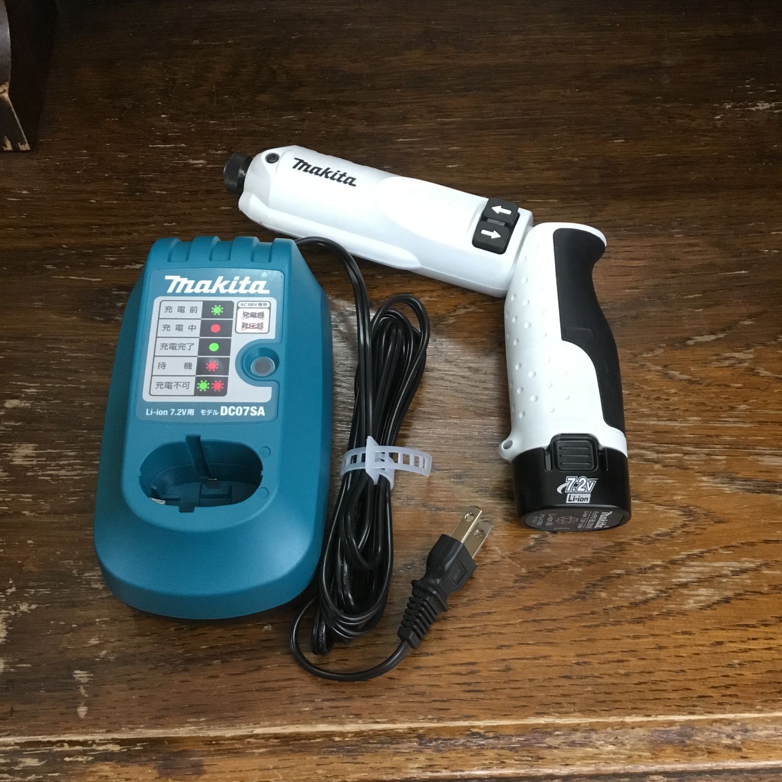 Makita マキタ ペンインパクトドライバー TD020D 7.2V 白 バッテリー 