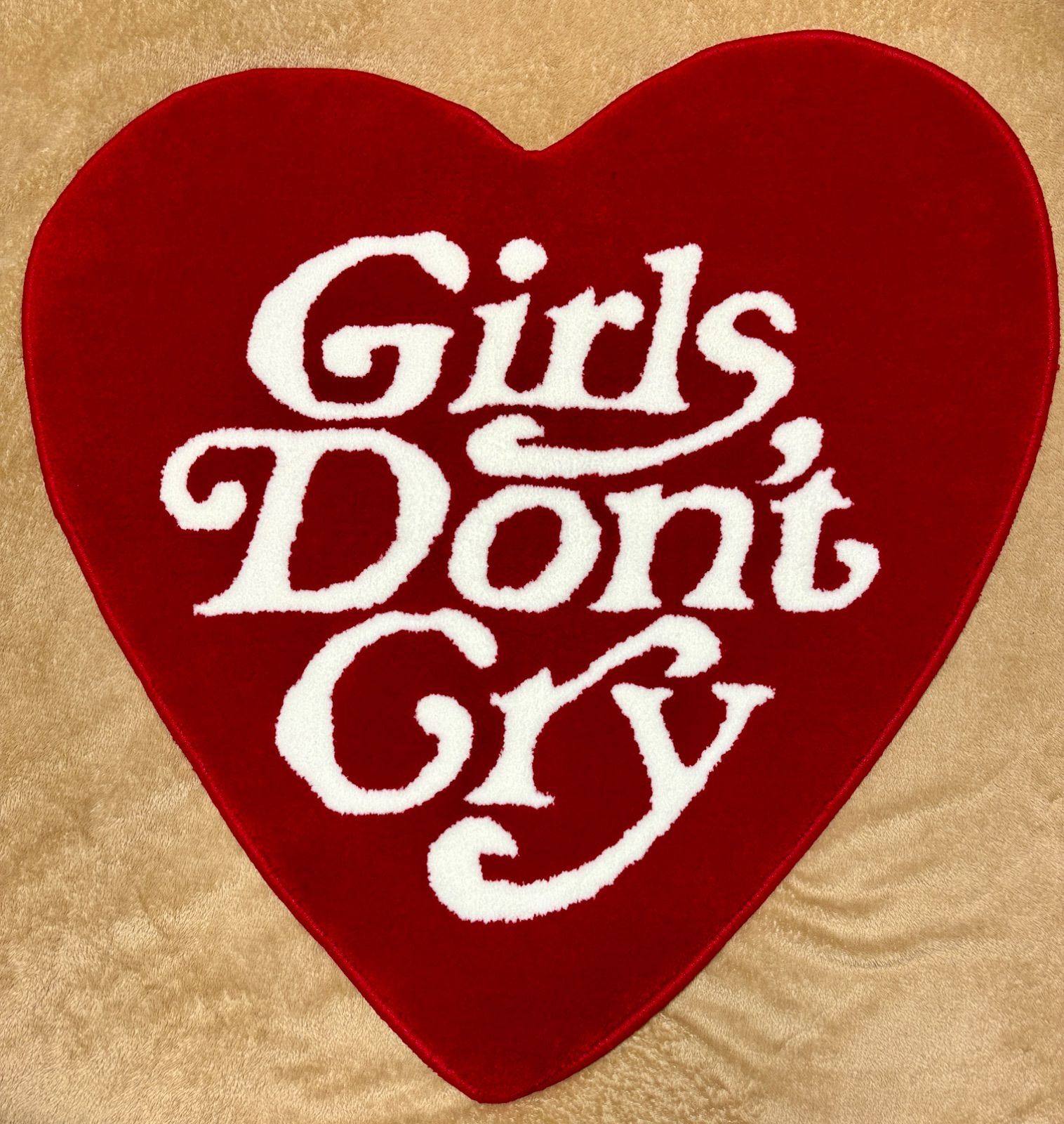 Girls Don't Cry ハート型赤クッション2個セット girls don´t cry