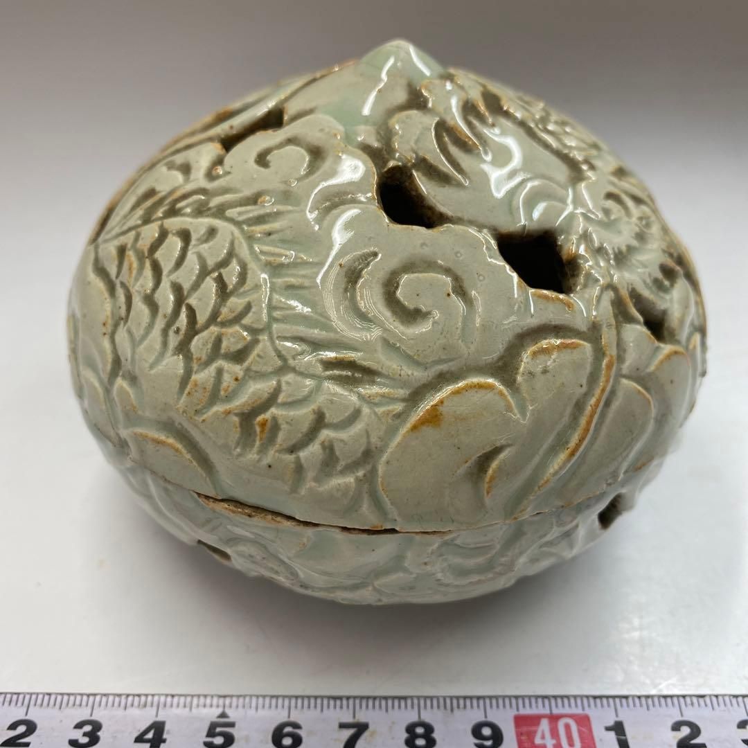 古代中国　青磁　透かし香炉　木箱付　幅10.8/高さ約8㎝　東Y5-0506☆ 古代中国 青磁 透かし香炉 木箱付 幅10.8/高さ約8㎝ 東Y5-0506