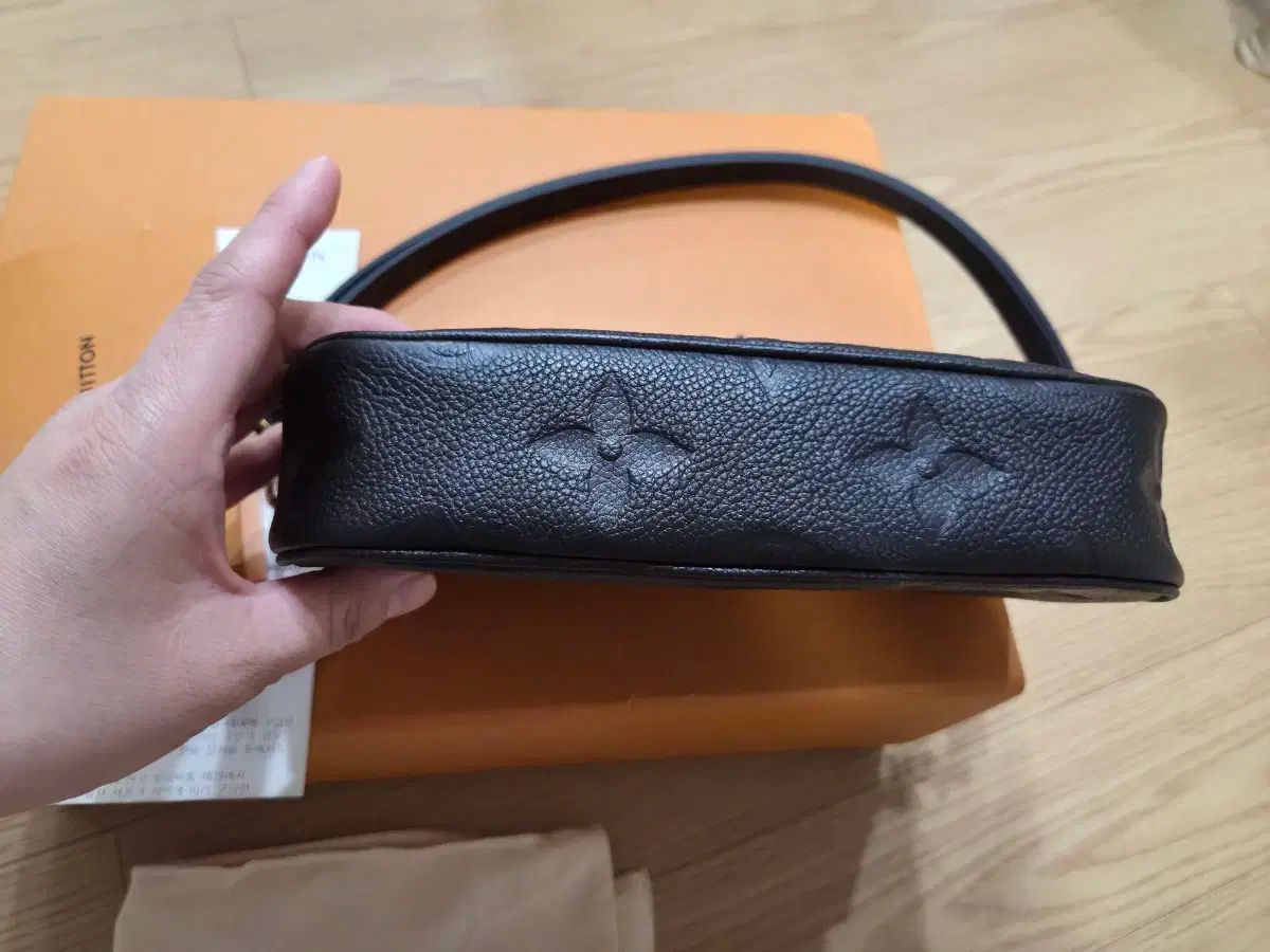 Louis Vuitton アイビー アンプレインテ ミニバッグ ウォレットオンチェーン