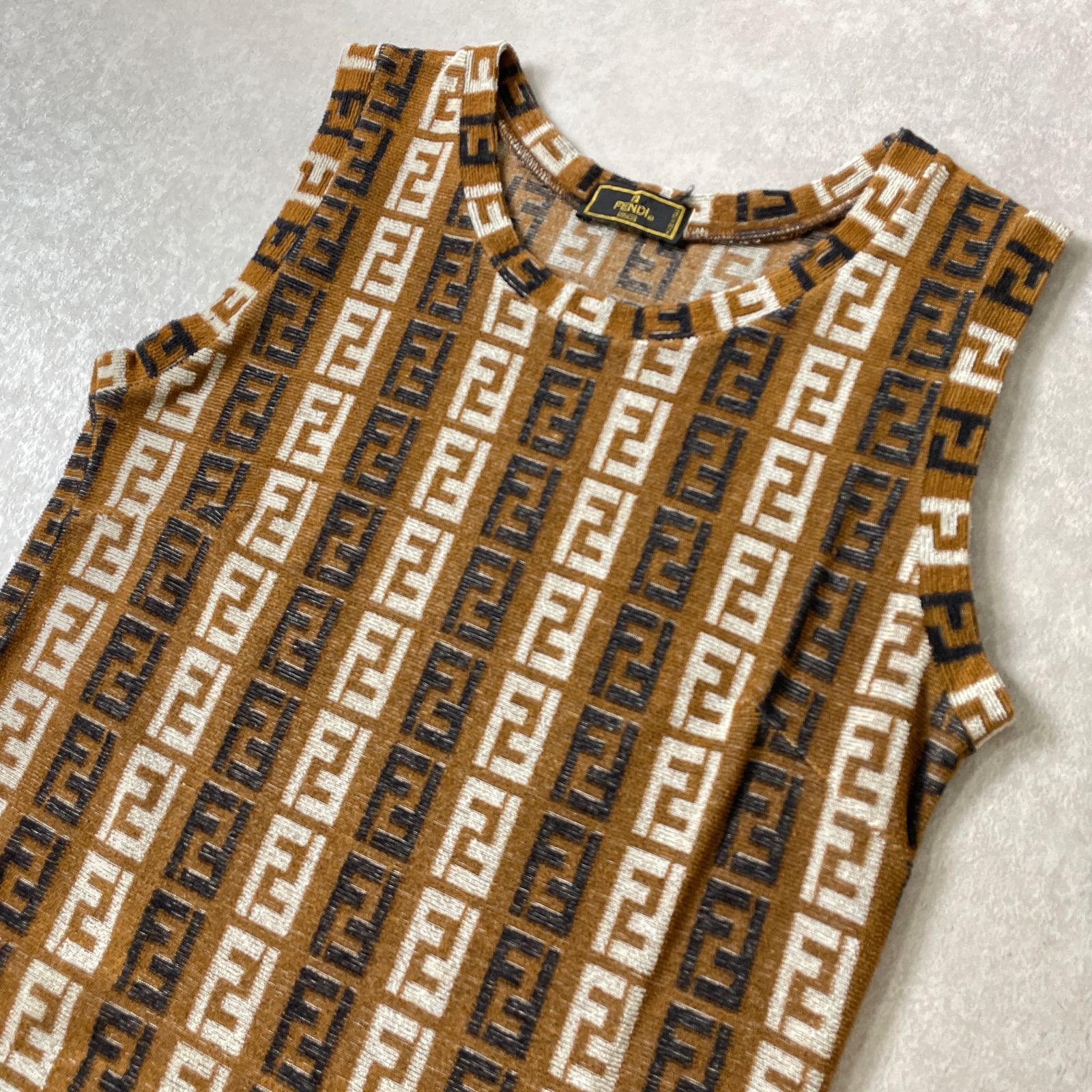 FENDI フェンディ ノースリーブ ワンピース ズッカ柄 パイル地 FENDI ITALY製 ズッカ柄 パイル地 ノースリーブ ワンピース