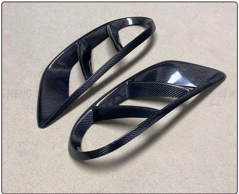 C63リフトファイバーフロントフォグランプフレームフロントインレットパーツ 左右各1箇