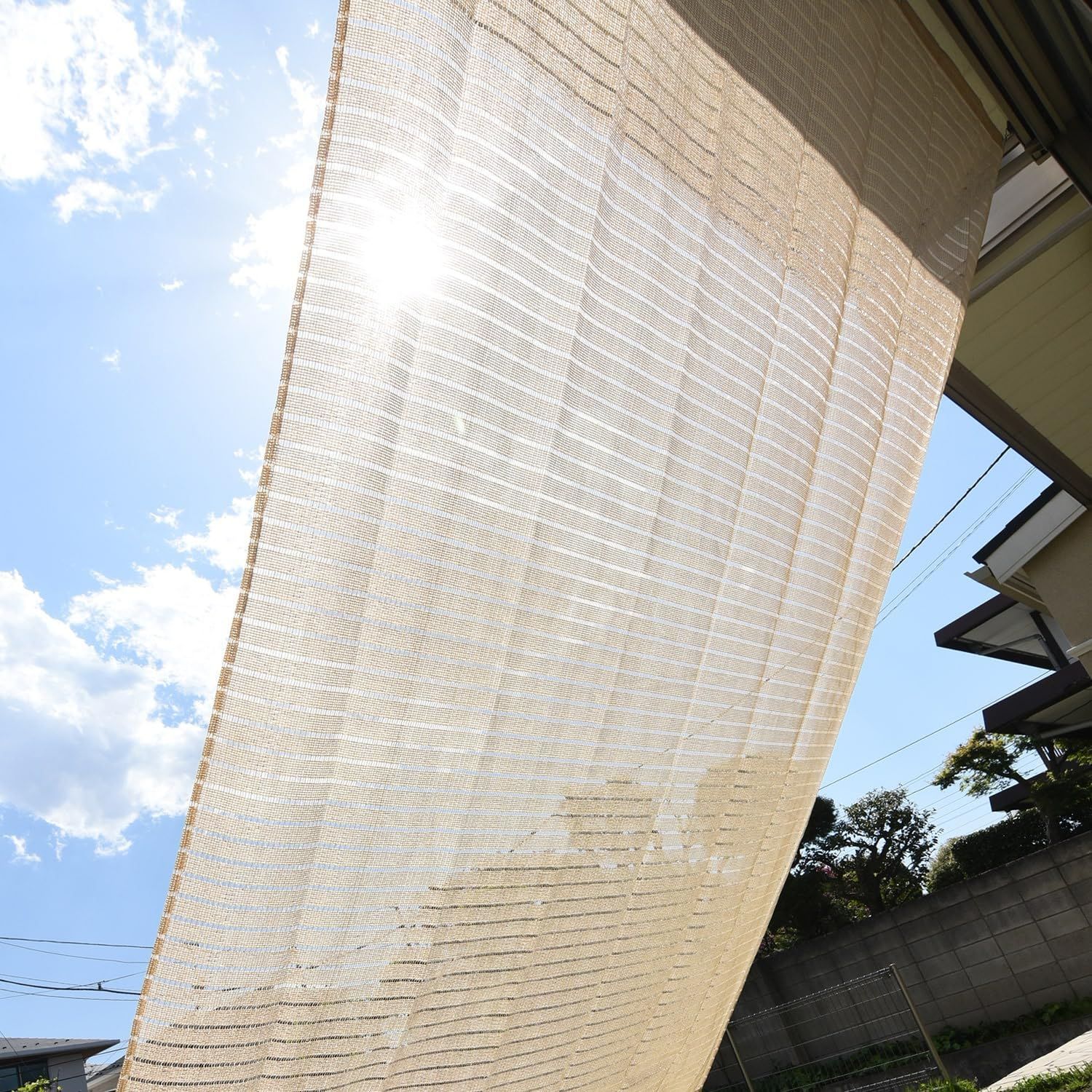 【特価商品】省エネ 節電 ベランダ UVカット率約70% 紫外線カット ハトメ8箇所 防水 水洗い可能 取付金具セット 涼風 200×200 アイボリー 日よけシェード BRGS-2020 [山善]