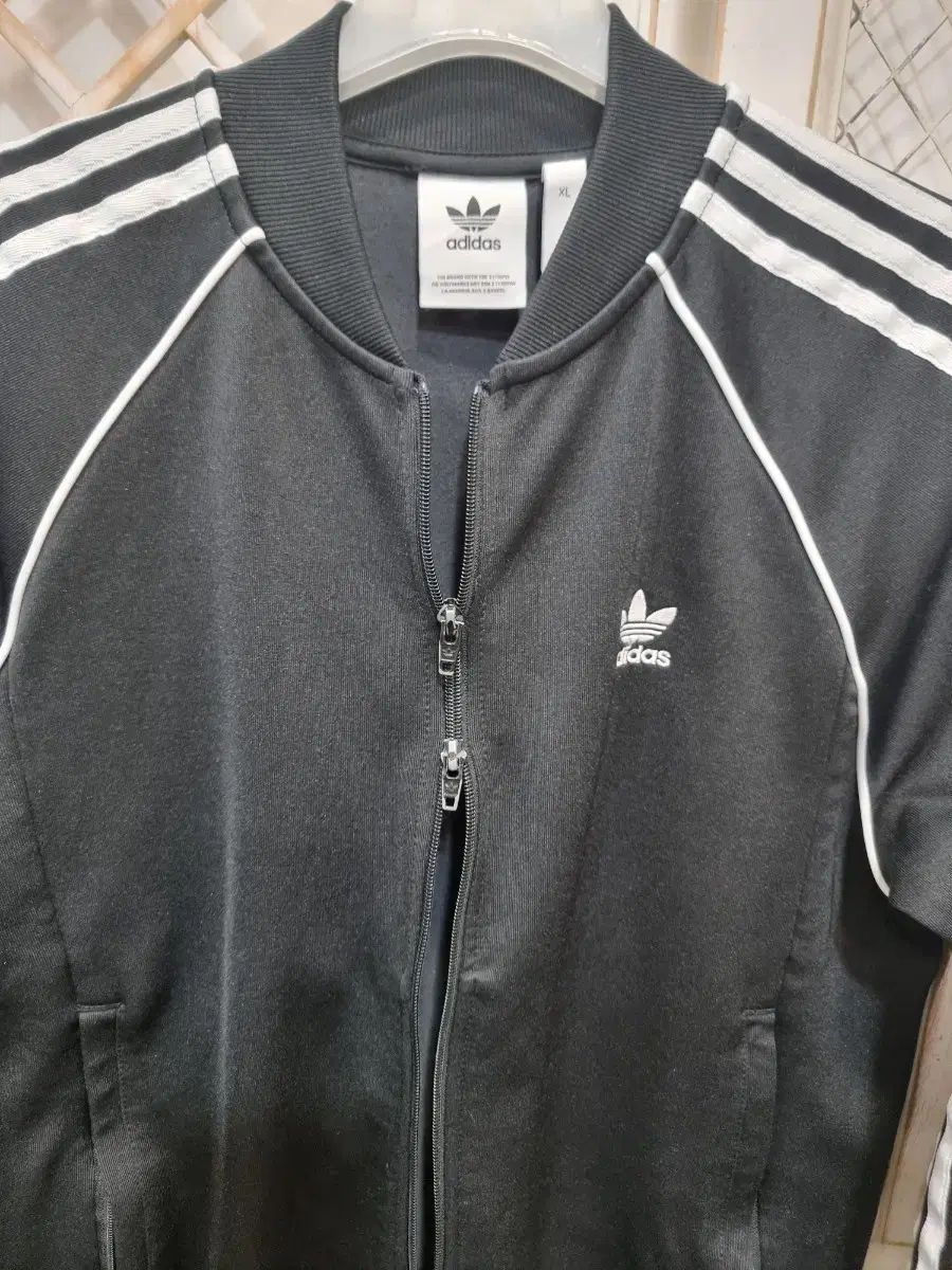 adidas アディダス